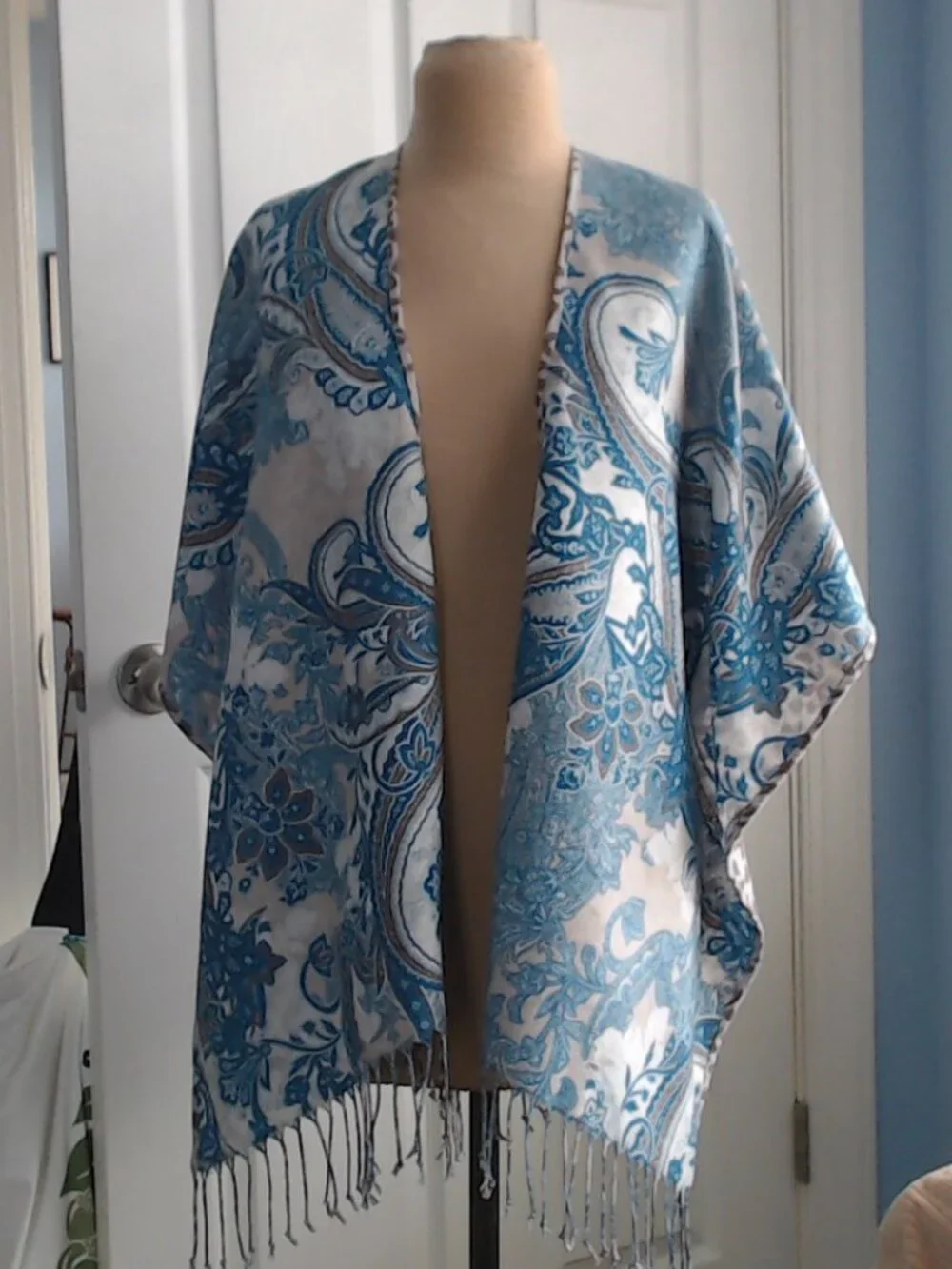 💙 Chico's Beautiful Blue Paisley/Leopard Fringed Ruana Wrap 💙 REVERSIBLE!